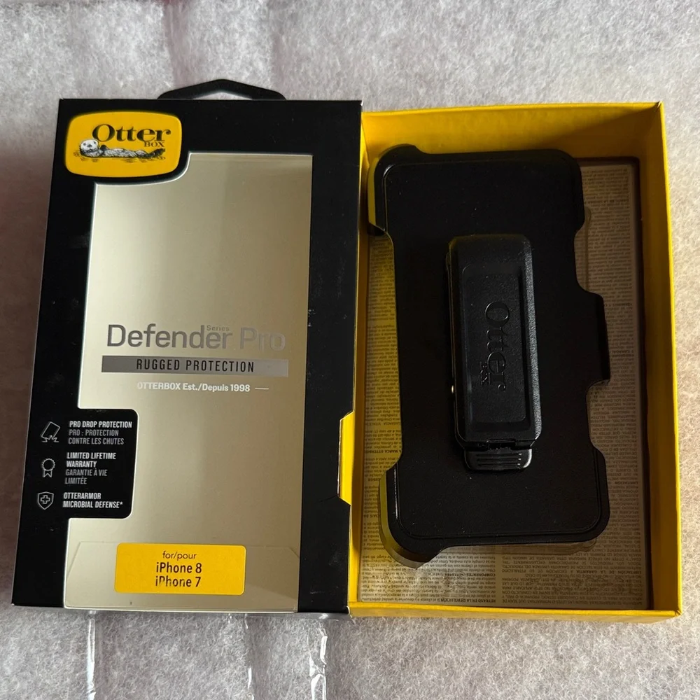 OtterBox Defender Pro Rugged Belt-Clip Holster - Black